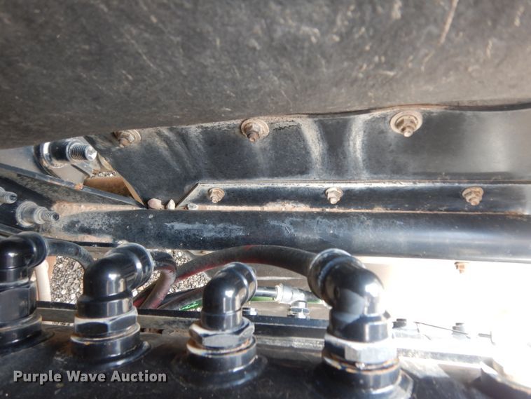 image for item DM6287 2012 Mack CHU613  semi truck