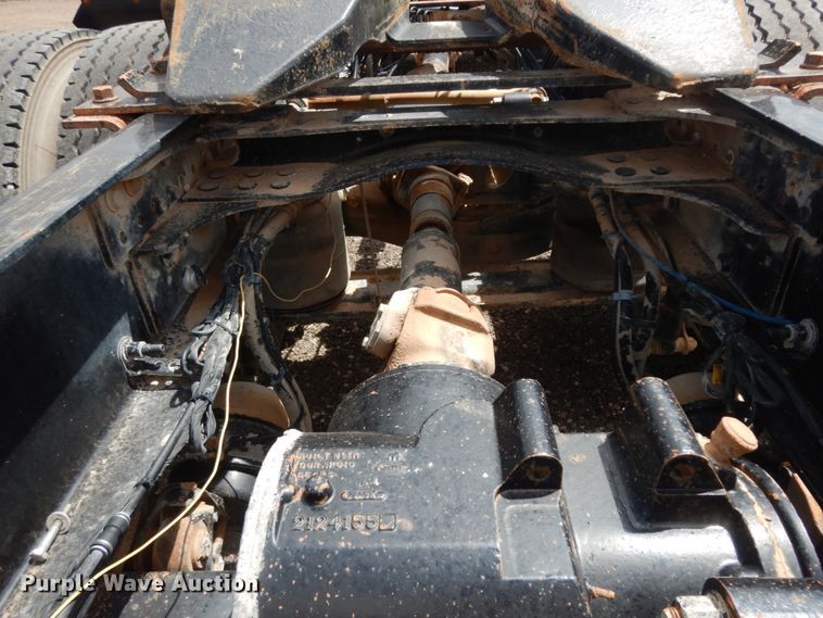 image for item DM6287 2012 Mack CHU613  semi truck