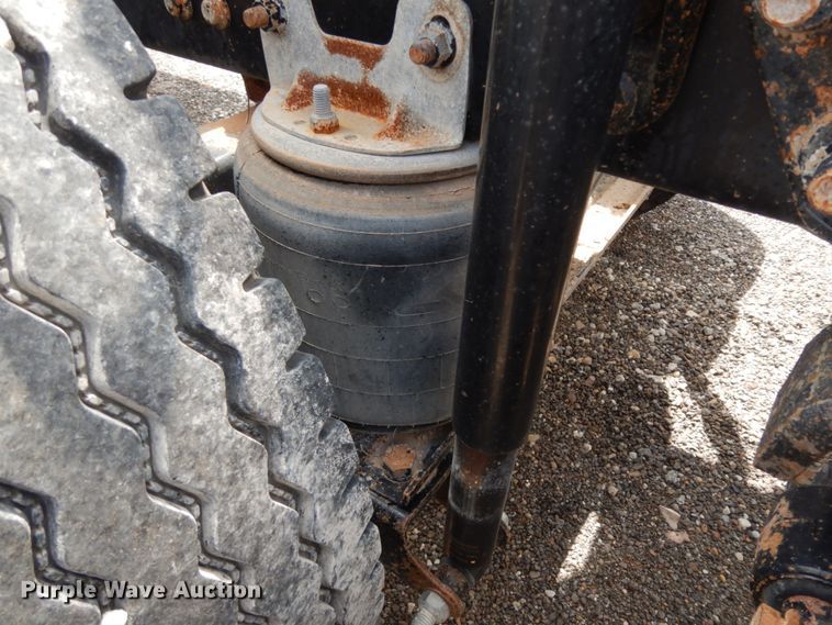 image for item DM6287 2012 Mack CHU613  semi truck