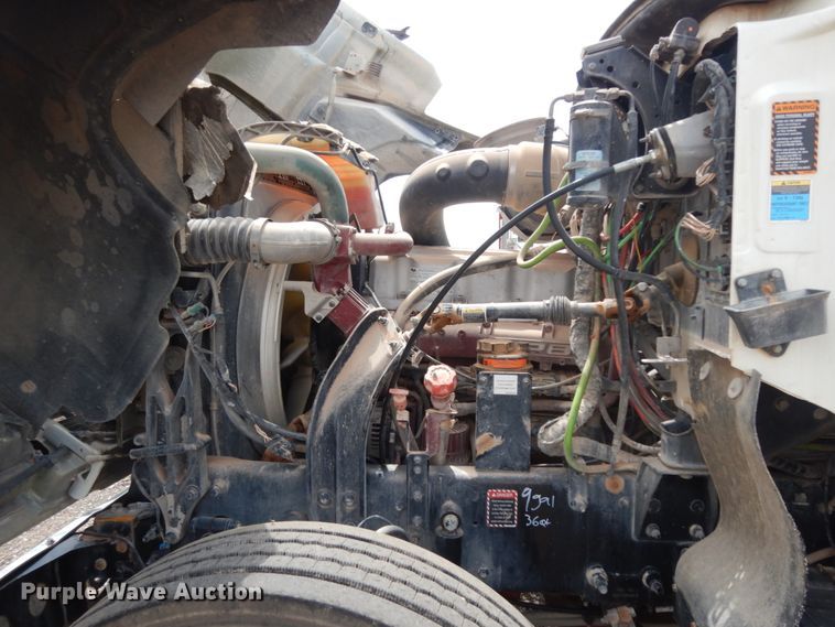 image for item DM6287 2012 Mack CHU613  semi truck