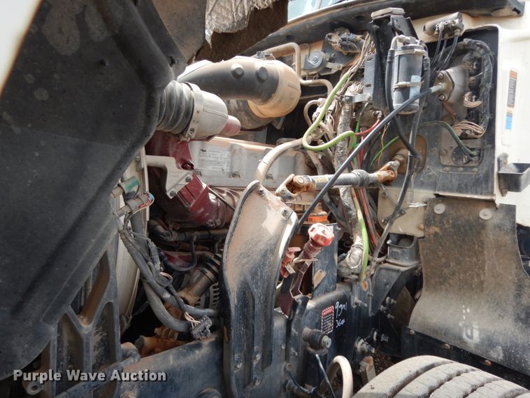 image for item DM6287 2012 Mack CHU613  semi truck