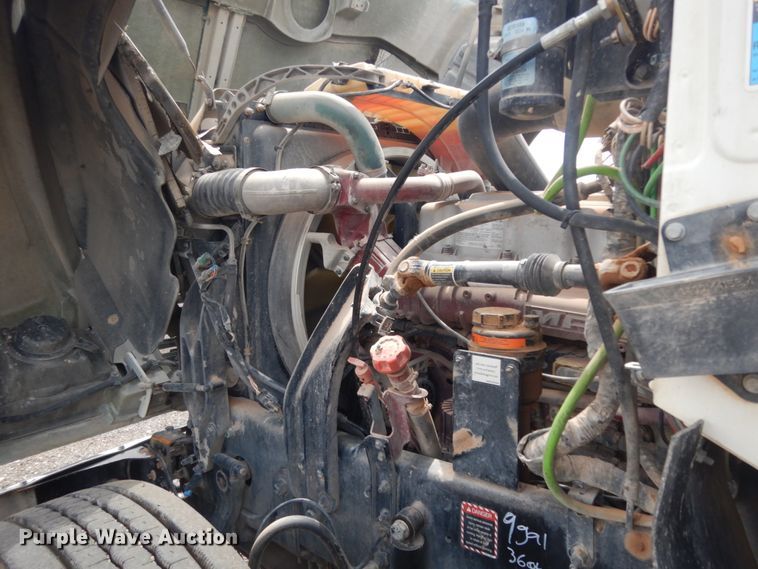 image for item DM6287 2012 Mack CHU613  semi truck