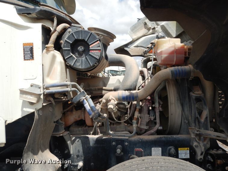 image for item DM6287 2012 Mack CHU613  semi truck