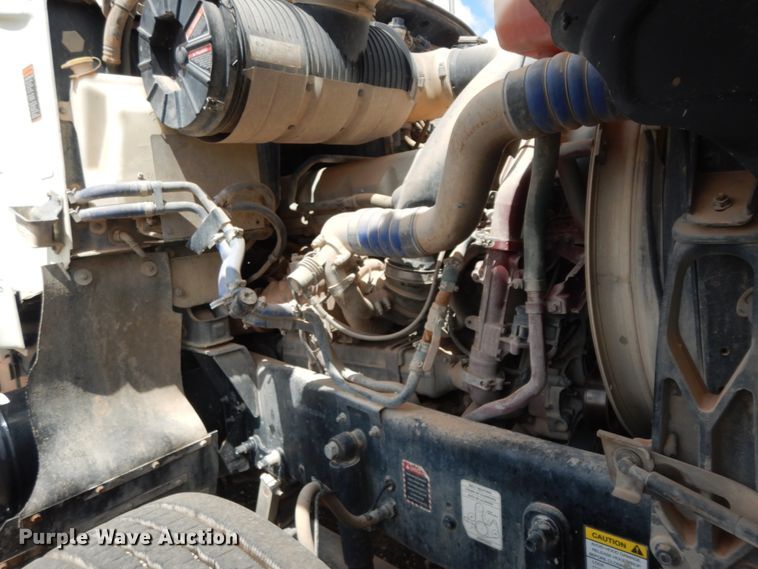 image for item DM6287 2012 Mack CHU613  semi truck