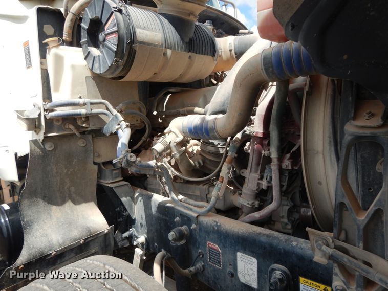 image for item DM6287 2012 Mack CHU613  semi truck