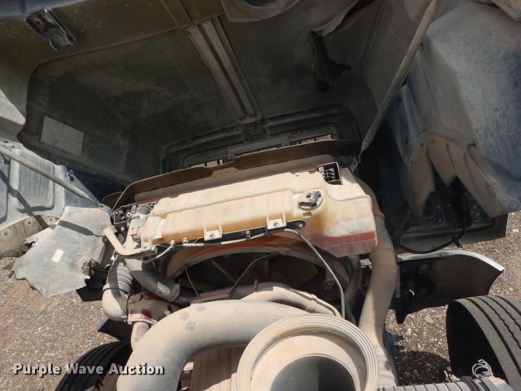 image for item DM6287 2012 Mack CHU613  semi truck