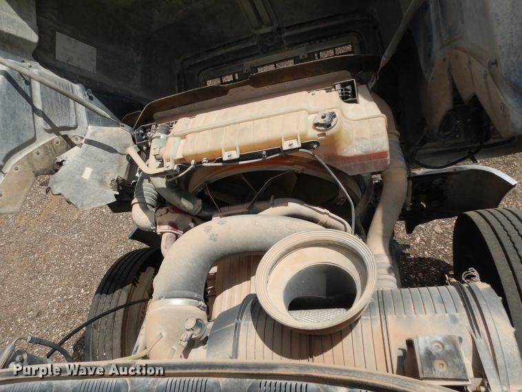 image for item DM6287 2012 Mack CHU613  semi truck