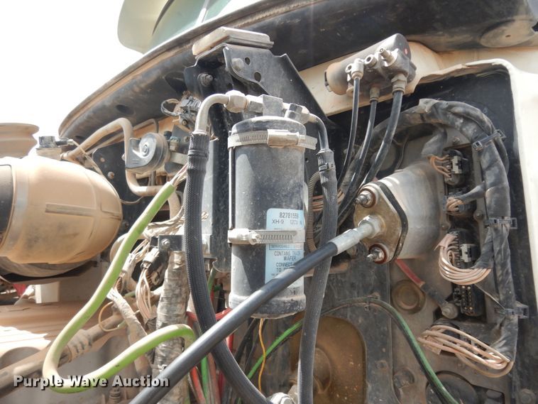 image for item DM6287 2012 Mack CHU613  semi truck