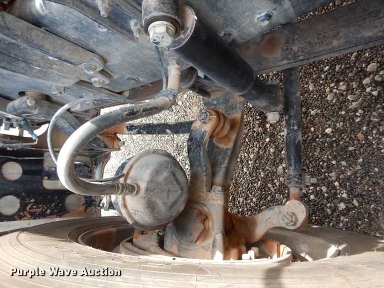 image for item DM6287 2012 Mack CHU613  semi truck