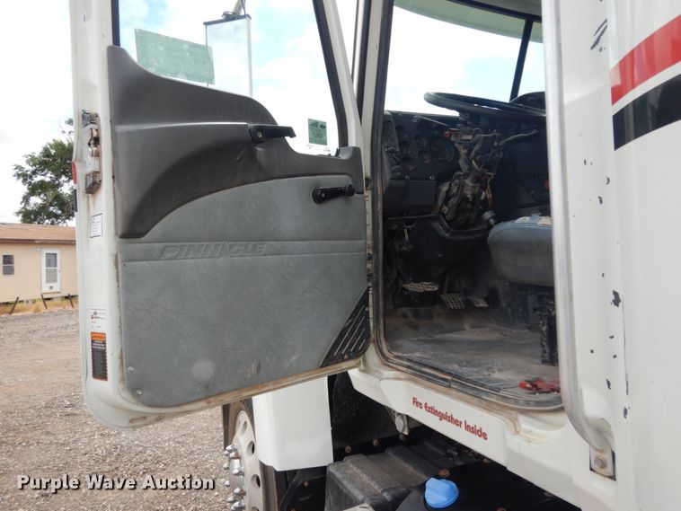 image for item DM6287 2012 Mack CHU613  semi truck