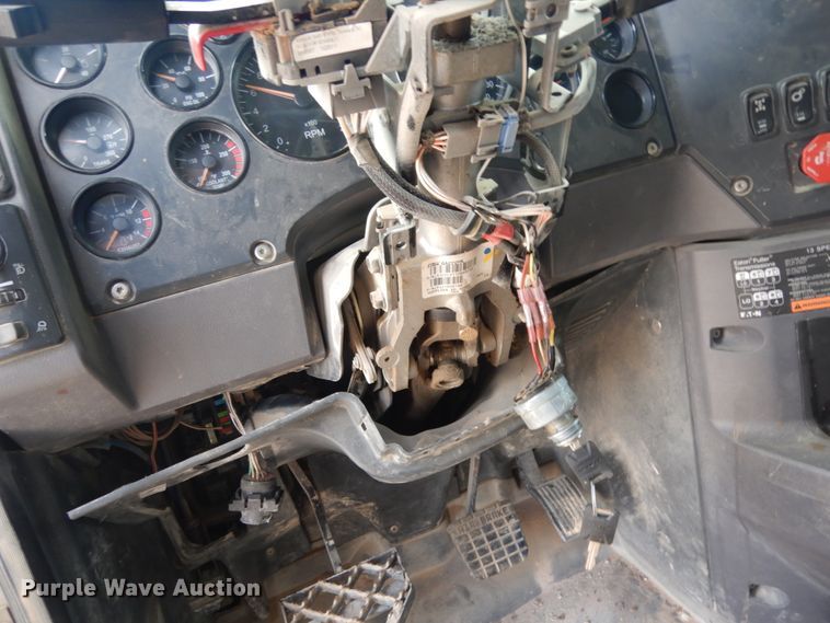 image for item DM6287 2012 Mack CHU613  semi truck