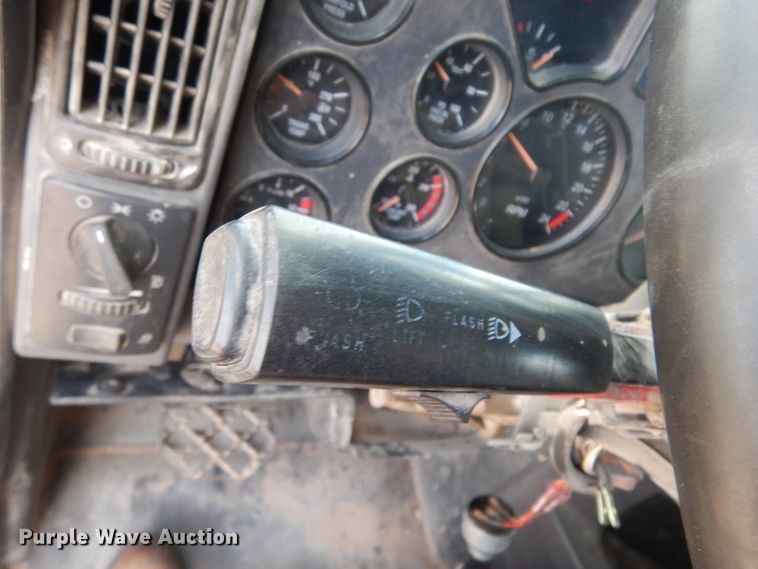 image for item DM6287 2012 Mack CHU613  semi truck