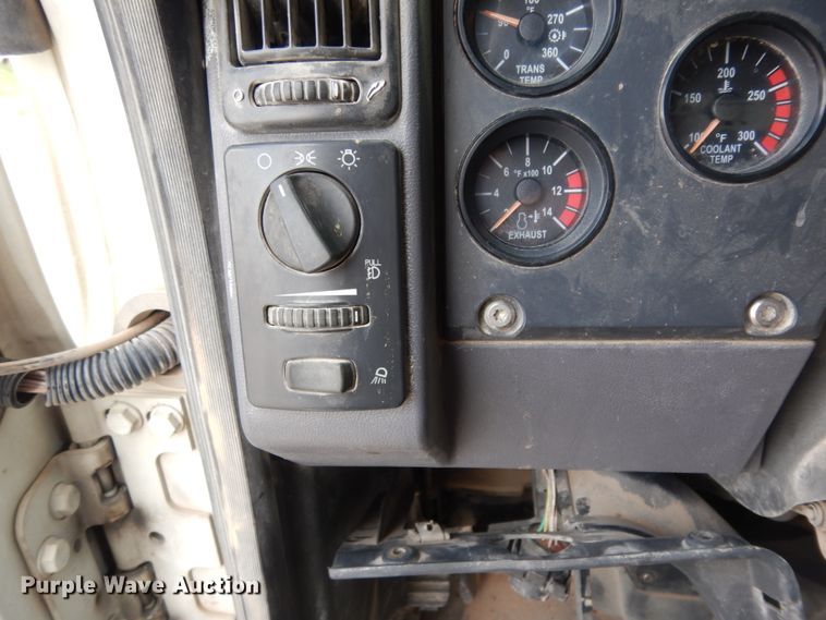 image for item DM6287 2012 Mack CHU613  semi truck