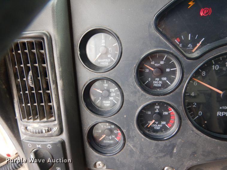 image for item DM6287 2012 Mack CHU613  semi truck