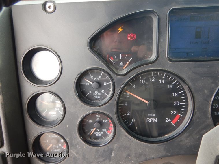 image for item DM6287 2012 Mack CHU613  semi truck