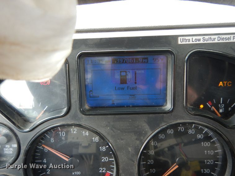 image for item DM6287 2012 Mack CHU613  semi truck