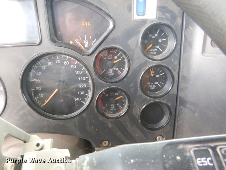 image for item DM6287 2012 Mack CHU613  semi truck