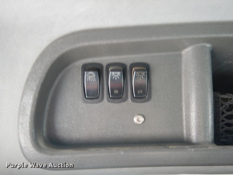 image for item DM6287 2012 Mack CHU613  semi truck