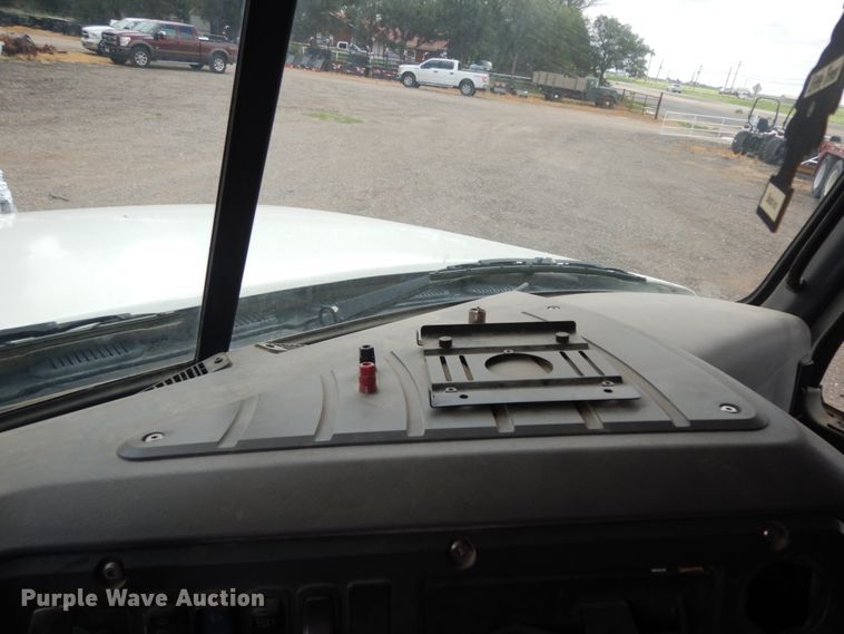 image for item DM6287 2012 Mack CHU613  semi truck