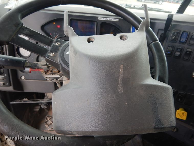 image for item DM6287 2012 Mack CHU613  semi truck