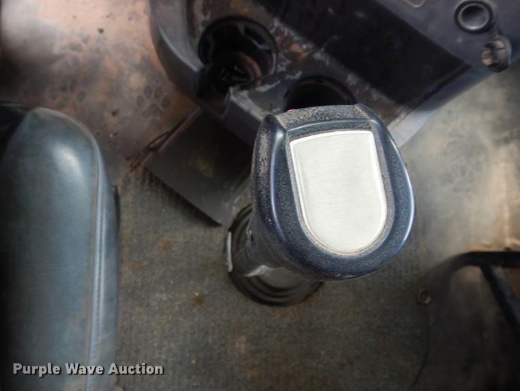 image for item DM6287 2012 Mack CHU613  semi truck