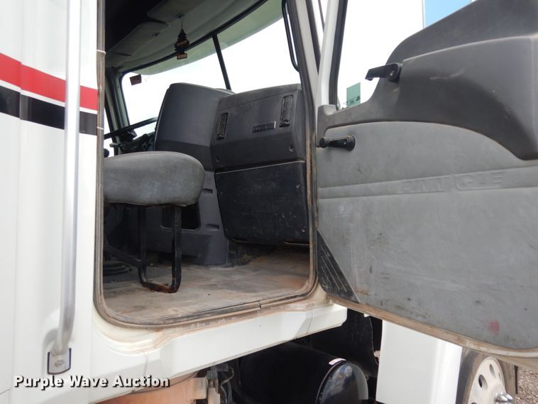 image for item DM6287 2012 Mack CHU613  semi truck