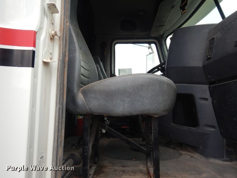 image for item DM6287 2012 Mack CHU613  semi truck