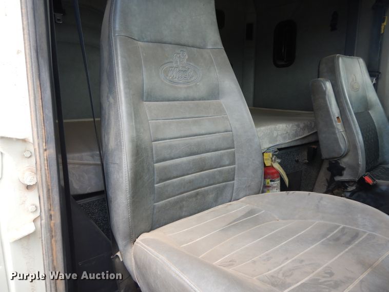 image for item DM6287 2012 Mack CHU613  semi truck