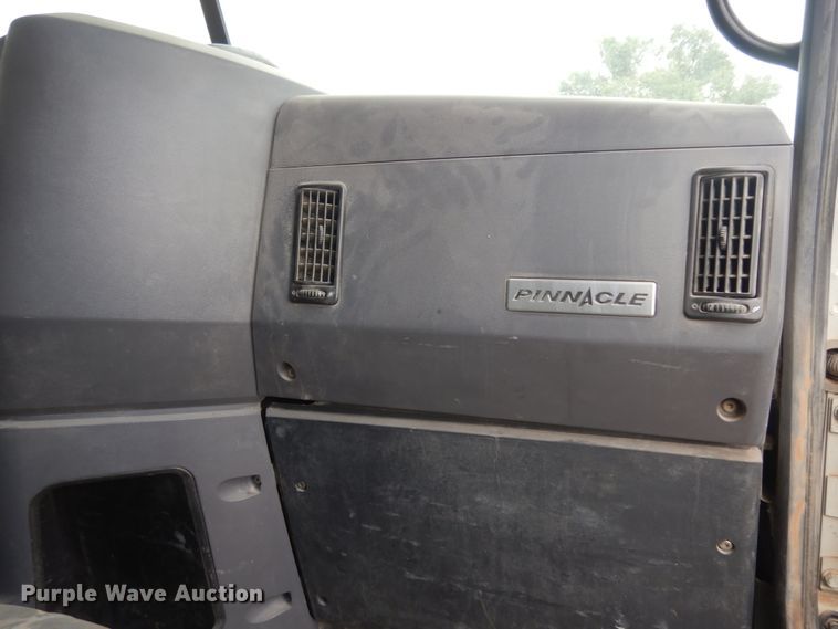 image for item DM6287 2012 Mack CHU613  semi truck