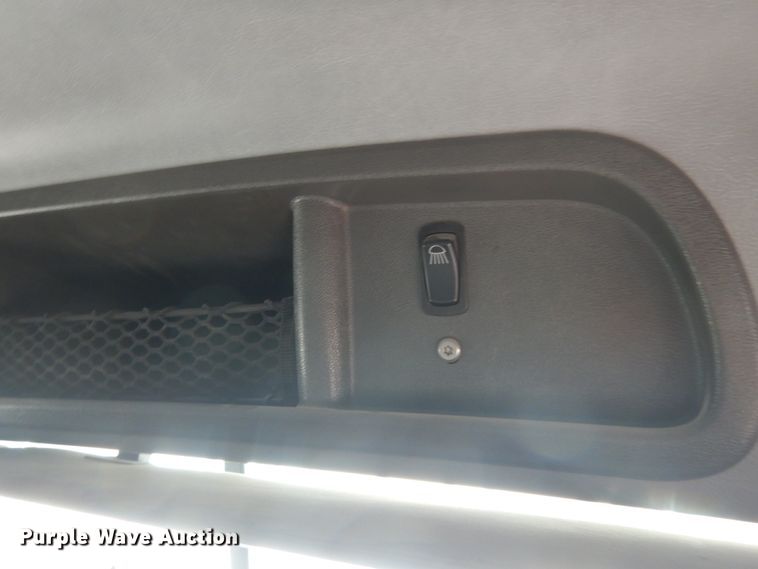 image for item DM6287 2012 Mack CHU613  semi truck