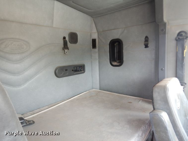 image for item DM6287 2012 Mack CHU613  semi truck