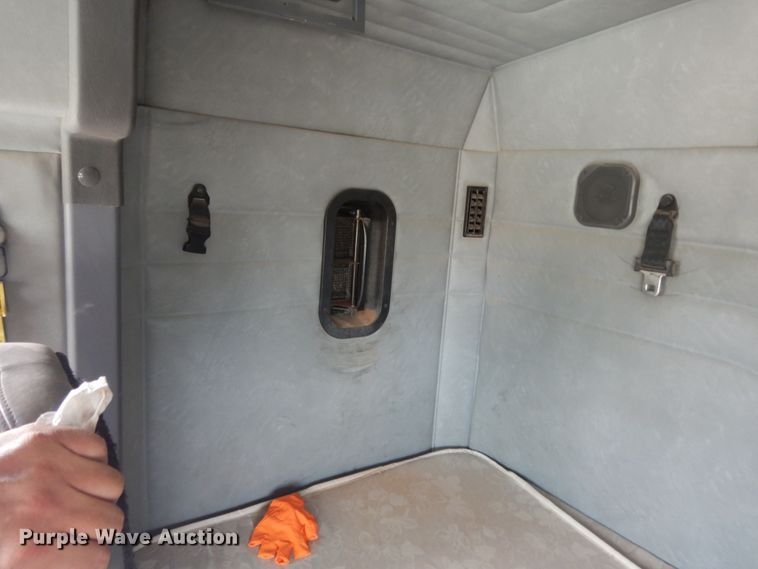 image for item DM6287 2012 Mack CHU613  semi truck