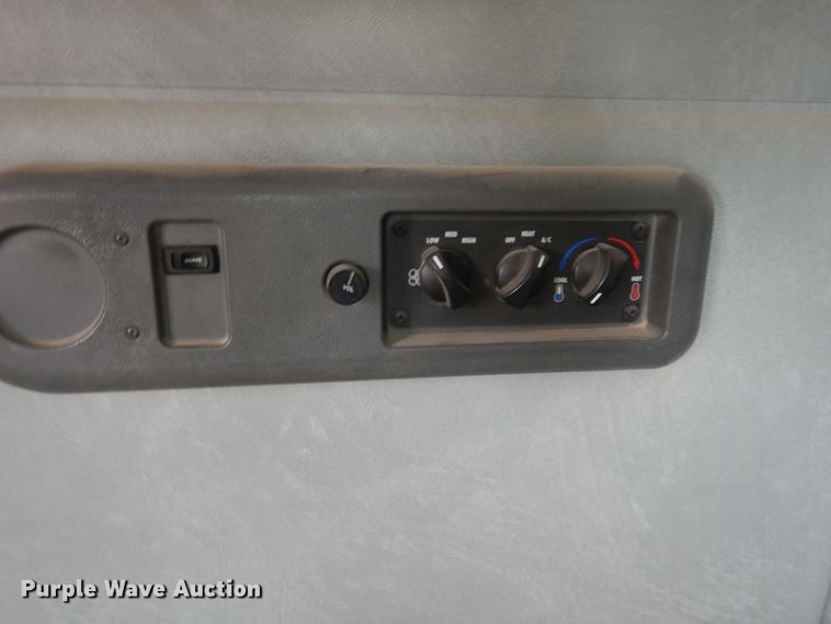 image for item DM6287 2012 Mack CHU613  semi truck