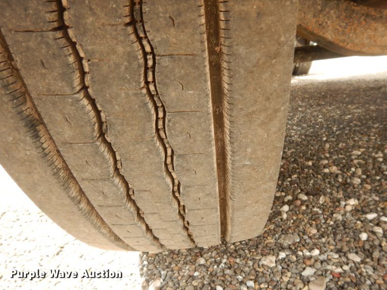 image for item DM6287 2012 Mack CHU613  semi truck