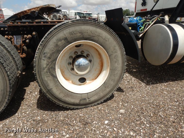 image for item DM6287 2012 Mack CHU613  semi truck