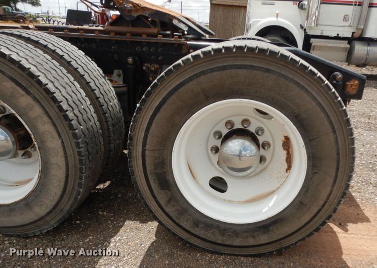 image for item DM6287 2012 Mack CHU613  semi truck