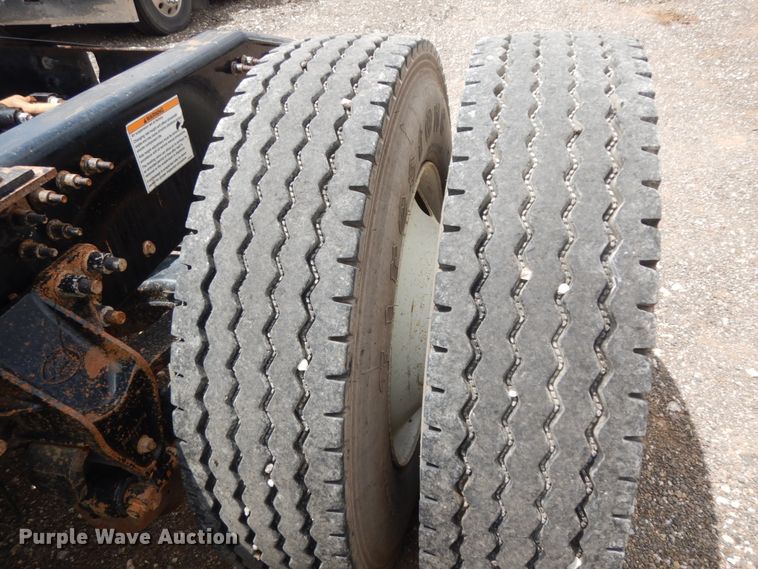 image for item DM6287 2012 Mack CHU613  semi truck