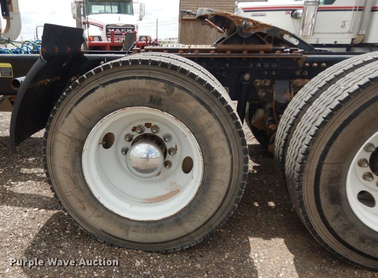 image for item DM6287 2012 Mack CHU613  semi truck