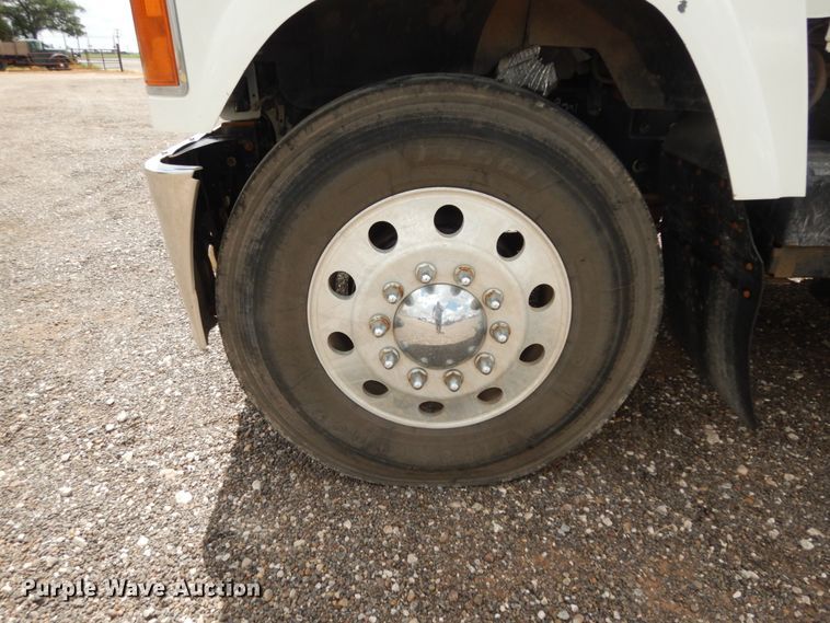 image for item DM6287 2012 Mack CHU613  semi truck