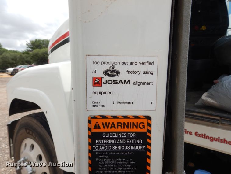 image for item DM6287 2012 Mack CHU613  semi truck