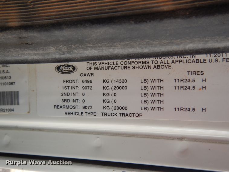 image for item DM6287 2012 Mack CHU613  semi truck