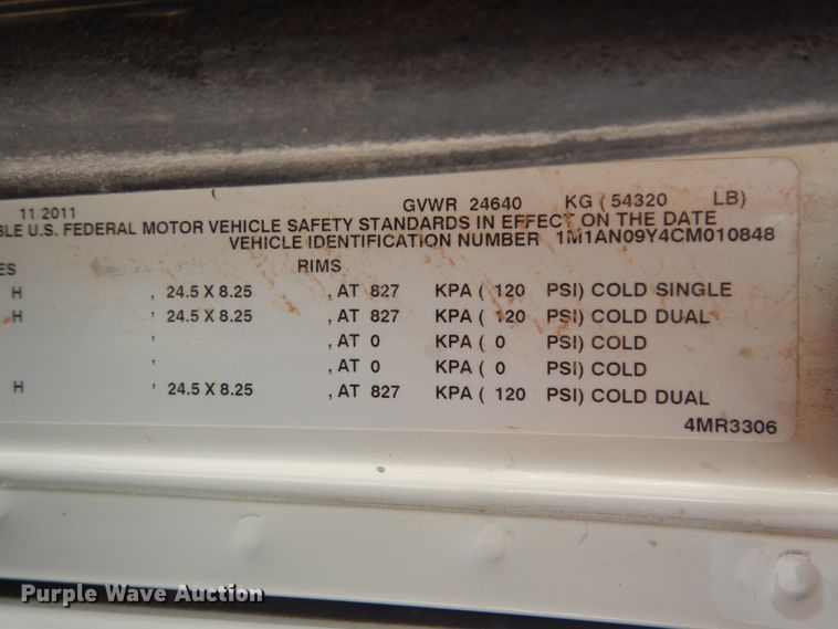 image for item DM6287 2012 Mack CHU613  semi truck