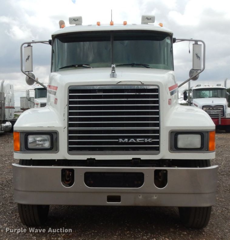 image for item DM6288 2010 Mack CHU613  semi truck