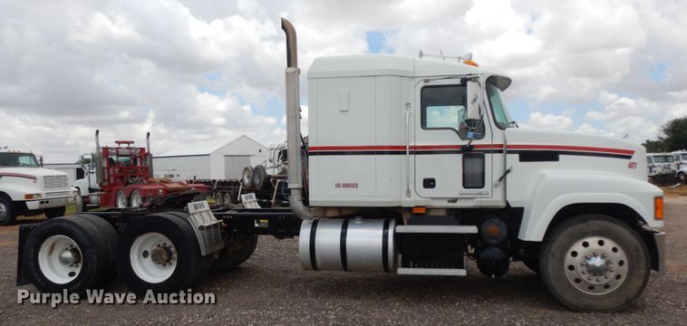 image for item DM6288 2010 Mack CHU613  semi truck