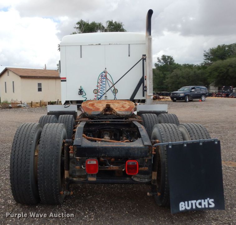 image for item DM6288 2010 Mack CHU613  semi truck