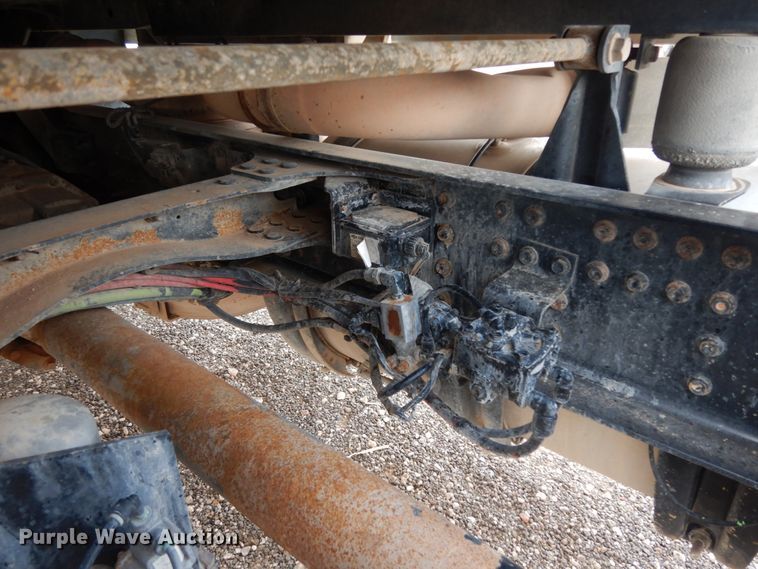 image for item DM6288 2010 Mack CHU613  semi truck