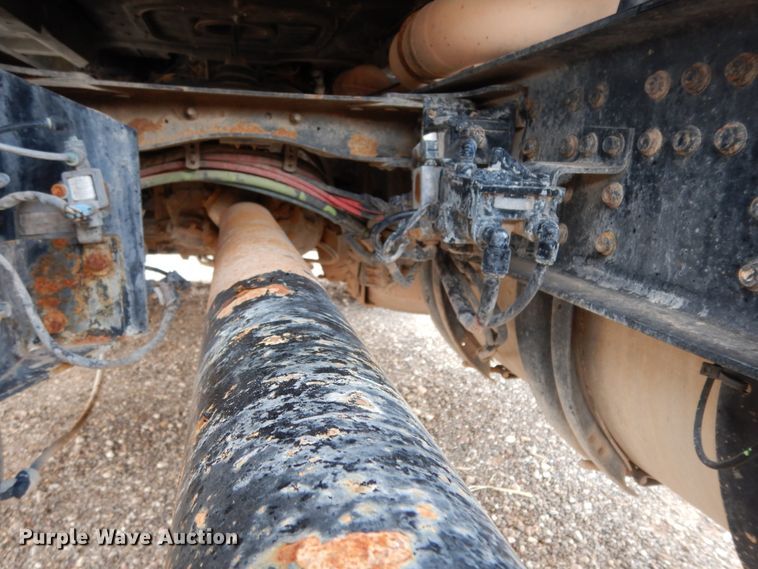 image for item DM6288 2010 Mack CHU613  semi truck