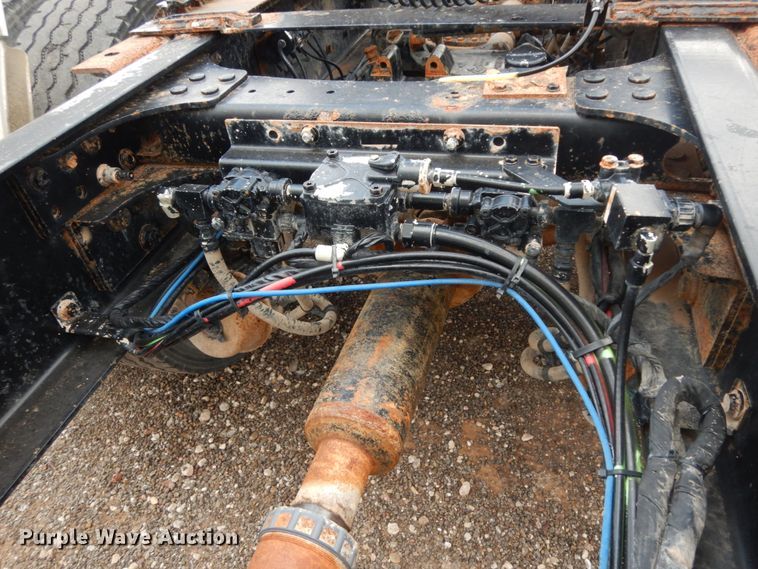 image for item DM6288 2010 Mack CHU613  semi truck