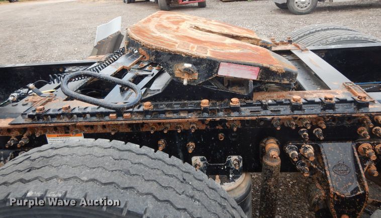 image for item DM6288 2010 Mack CHU613  semi truck