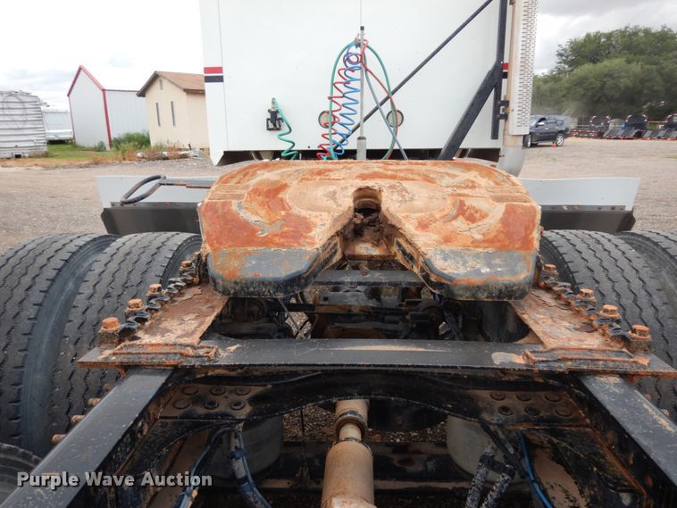 image for item DM6288 2010 Mack CHU613  semi truck